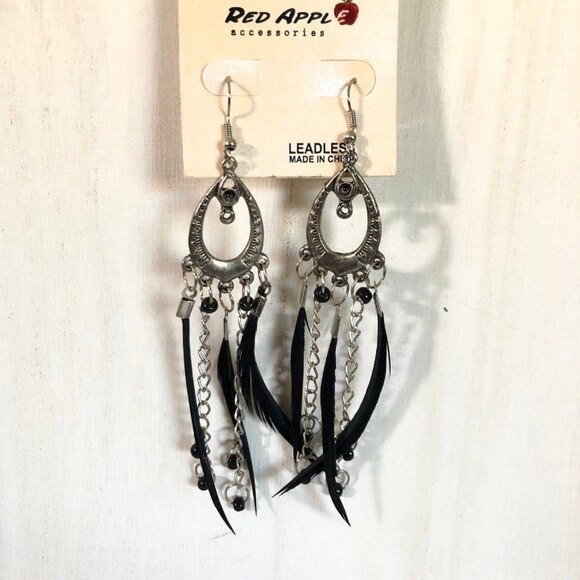 Red Apple Accessories Teardrop Chain Feather Dangle Earrings Silver Tone NOC - Picture 2 of 8